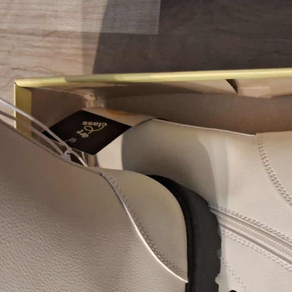 Art Class Cream Combat Boots/Size:::1 - Picture 5 of 10